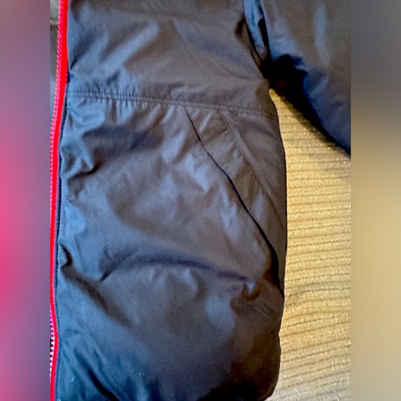 The North Face Boys Reversible Down Hooded Coat Black with Red Trim size 6 - Picture 11 of 15
